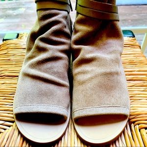NWOT Gianni Bini Suede Slouch Gladiator Sandals